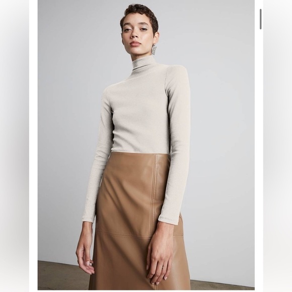NWT Who What Wear Cream Long Sleeve Margot Turtlenekc Ribbed Blouse Size XS - Picture 1 of 12